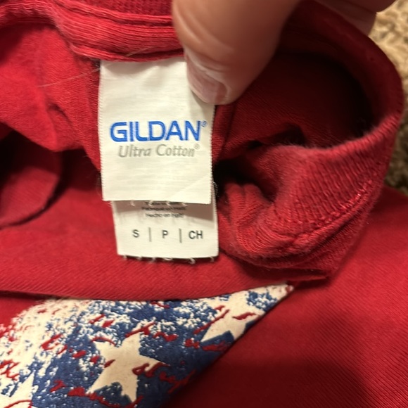 Red tshirt with flag, cross and one nation under God print size small - Picture 4 of 4